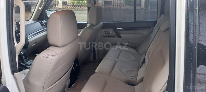 Mitsubishi Pajero 2010, 295,000 km - 3.5 л - Bakı