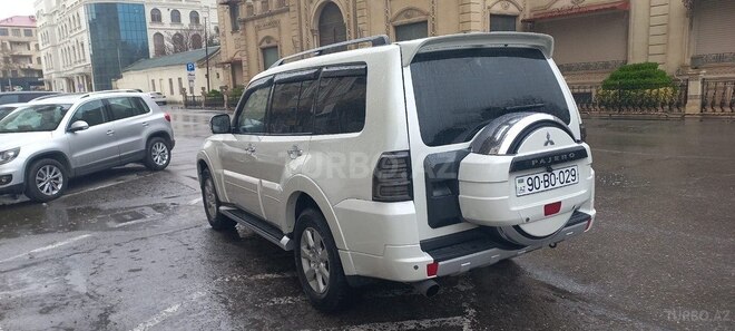 Mitsubishi Pajero 2010, 295,000 km - 3.5 л - Bakı