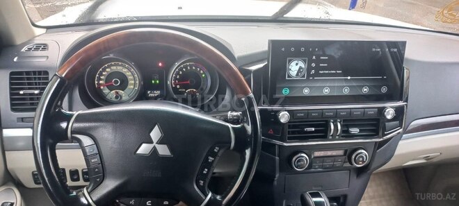 Mitsubishi Pajero 2010, 295,000 km - 3.5 л - Bakı