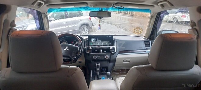 Mitsubishi Pajero 2010, 295,000 km - 3.5 л - Bakı