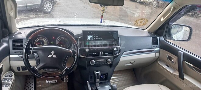 Mitsubishi Pajero 2010, 295,000 km - 3.5 л - Bakı