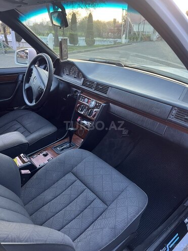 Mercedes E 220 1994, 47,000 km - 2.2 l - Bakı