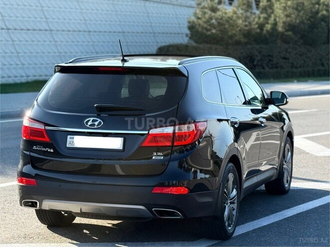 Hyundai Grand Santa Fe-6