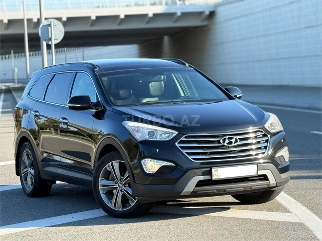 Hyundai Grand Santa Fe-1