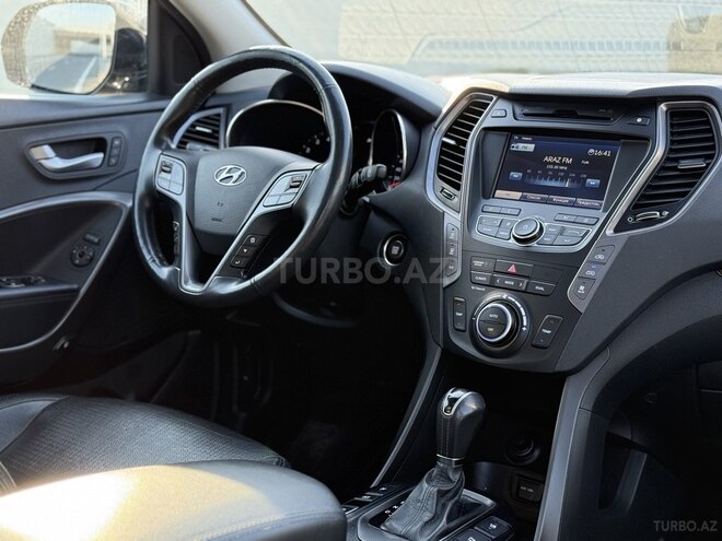 Hyundai Grand Santa Fe-11