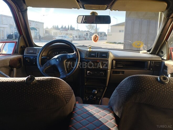 Opel Vectra 1993, 77,770 km - 1.6 l - Bakı