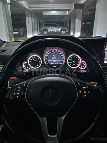 Mercedes E 200 2011, 235,000 km - 1.8 l - Bakı
