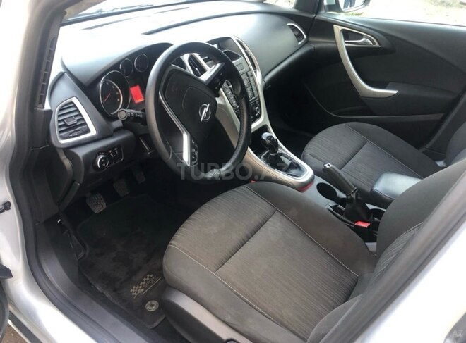 Opel Astra 2011, 210,000 km - 1.4 л - Bakı