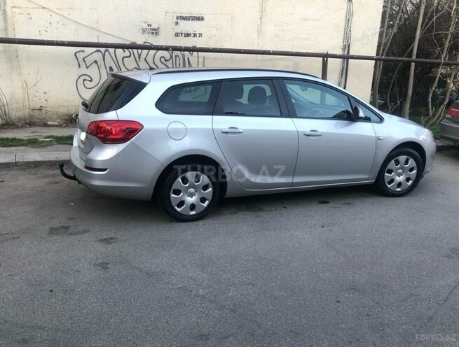 Opel Astra 2011, 210,000 km - 1.4 л - Bakı