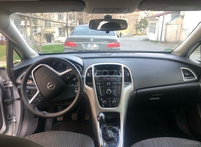 Opel Astra 2011, 210,000 km - 1.4 л - Bakı