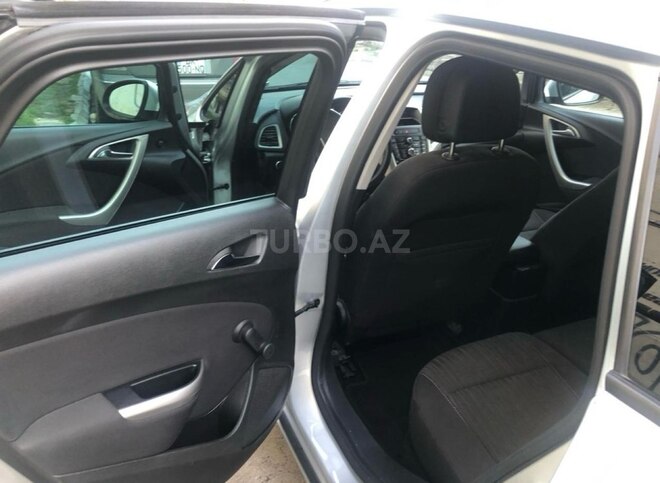 Opel Astra 2011, 210,000 km - 1.4 л - Bakı