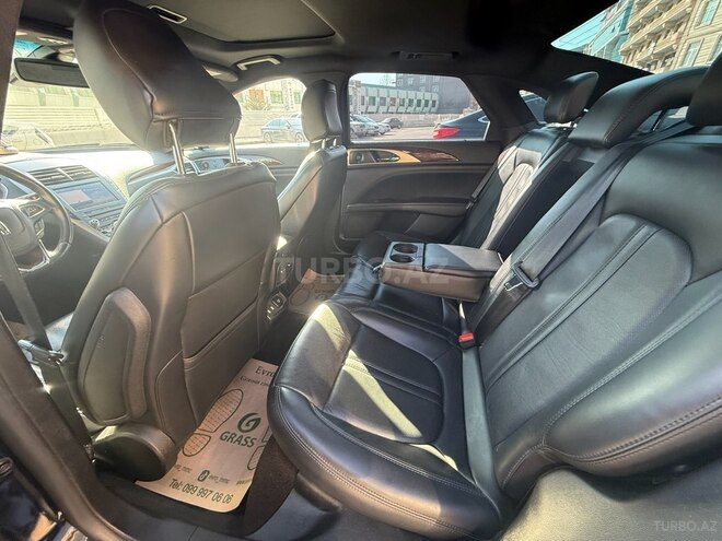 Lincoln MKZ-7