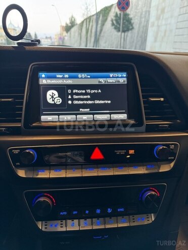 Hyundai Sonata-12