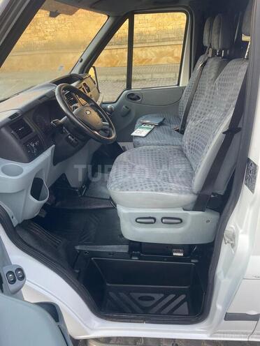 Ford Transit-10