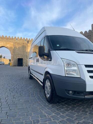 Ford Transit-16