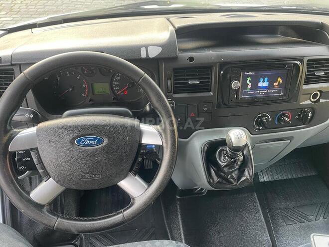 Ford Transit-9