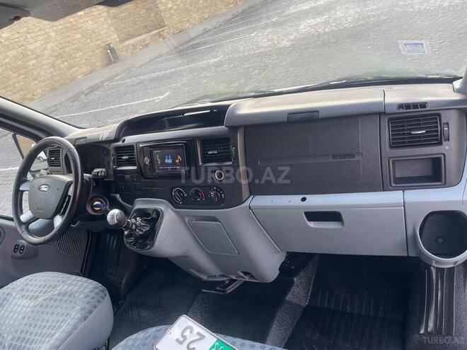 Ford Transit-12