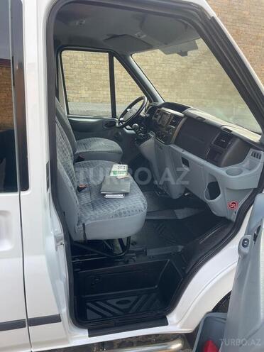 Ford Transit-11