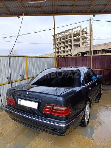 Mercedes E 220 d 2000, 366,850 km - 2.2 l - Qazax