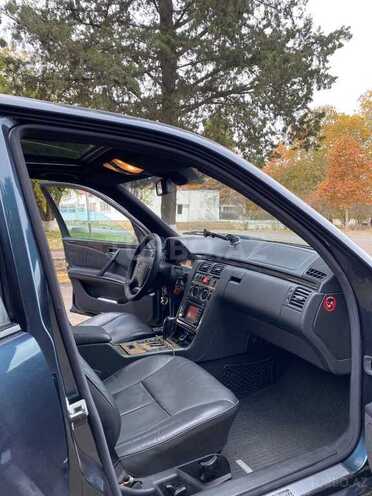Mercedes E 220 d 2000, 366,850 km - 2.2 l - Qazax