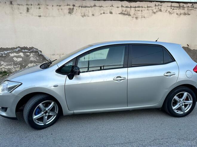 Toyota Auris 2009, 284,048 km - 1.4 л - Bakı