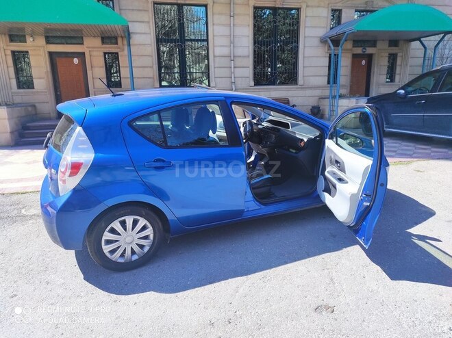 Toyota Prius C 2013, 247,839 km - 1.5 л - Bakı