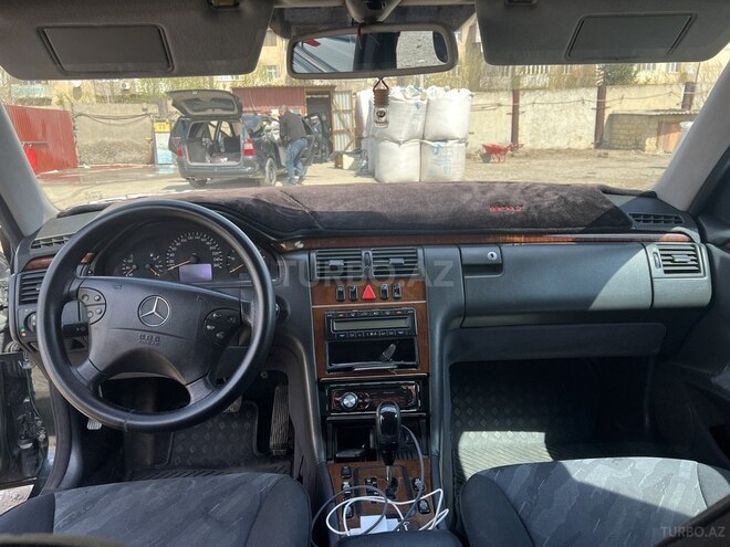 Mercedes E 270 2000, 223,931 km - 2.7 l - Sumqayıt