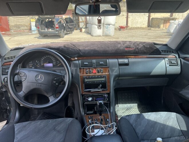 Mercedes E 270 2000, 223,931 km - 2.7 l - Sumqayıt