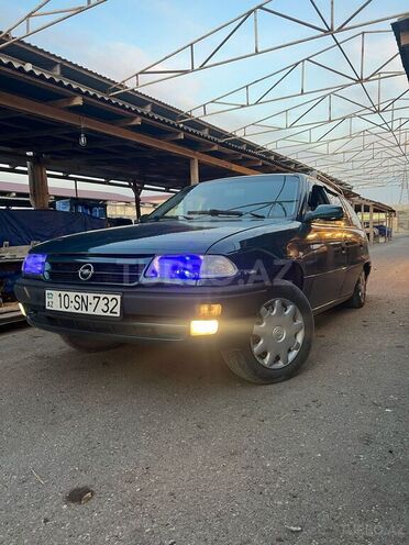 Opel Astra 1994, 253,000 km - 1.6 l - Quba