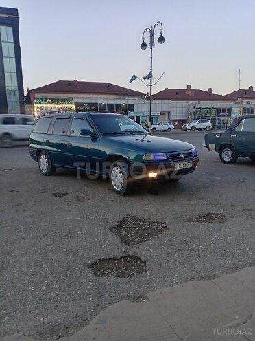 Opel Astra 1994, 253,000 km - 1.6 l - Quba
