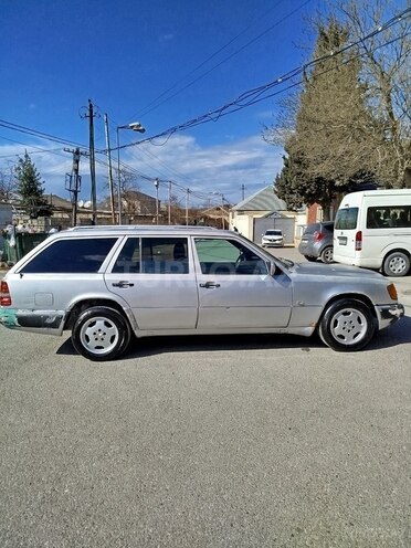 Mercedes E 250 1987, 356,760 km - 2.5 l - Bakı