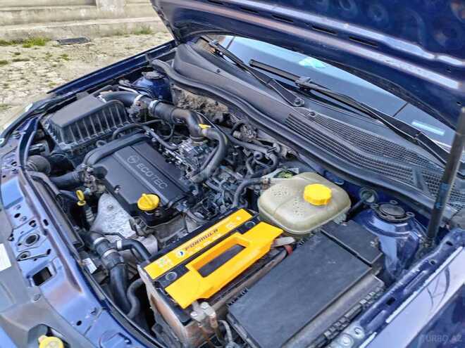 Opel Astra 2004, 28,000 km - 1.4 l - Salyan