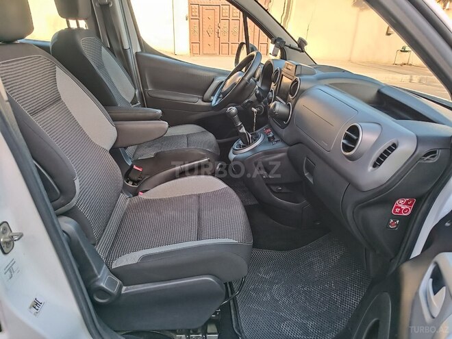 Peugeot  2017, 162,000 km - 1.6 l - Bakı