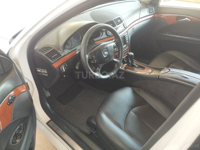 Mercedes E 220 d-12