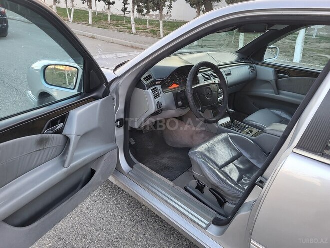Mercedes E 240 1998, 325,632 km - 2.4 l - Sumqayıt