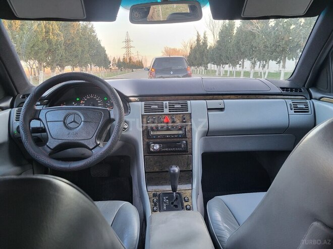 Mercedes E 240 1998, 325,632 km - 2.4 l - Sumqayıt