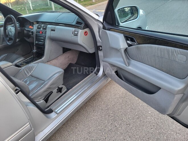 Mercedes E 240 1998, 325,632 km - 2.4 l - Sumqayıt