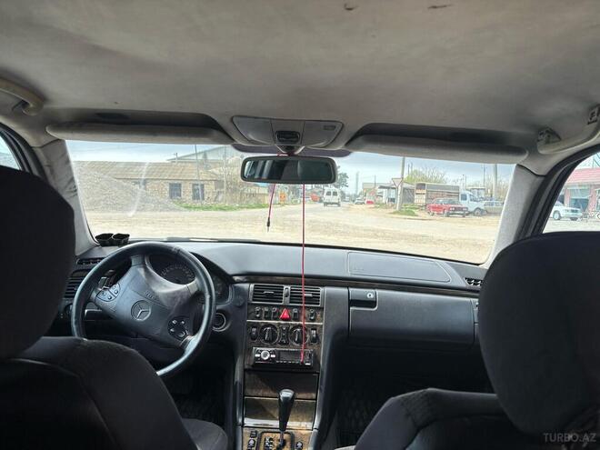 Mercedes E 270 2000, 123,400 km - 2.7 л - Sabirabad