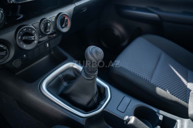 Toyota Hilux-8