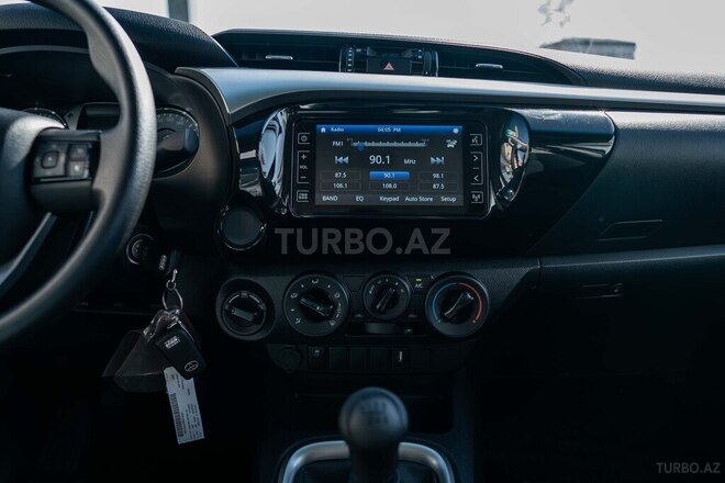 Toyota Hilux-12