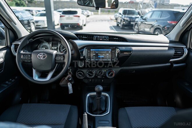 Toyota Hilux-11
