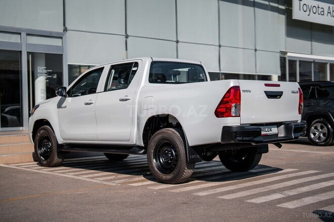 Toyota Hilux-4