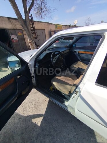 Mercedes E 200 d 1993, 300,000 km - 2.0 l - Bakı