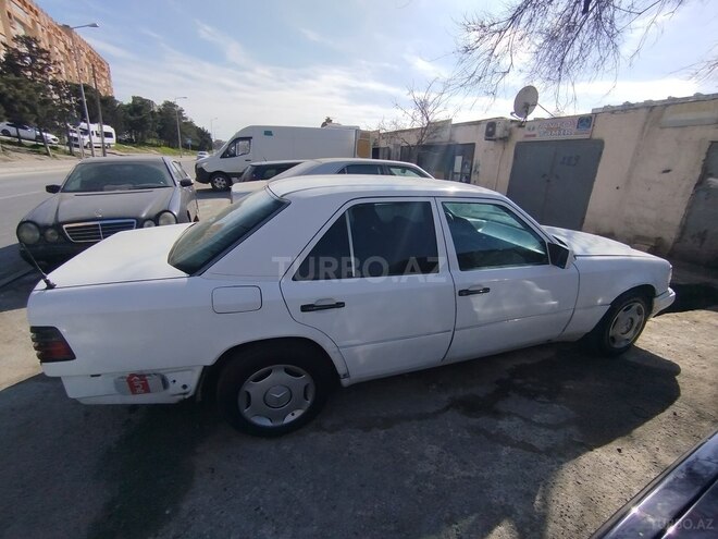 Mercedes E 200 d 1993, 300,000 km - 2.0 l - Bakı