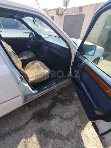 Mercedes E 200 d 1993, 300,000 km - 2.0 l - Bakı