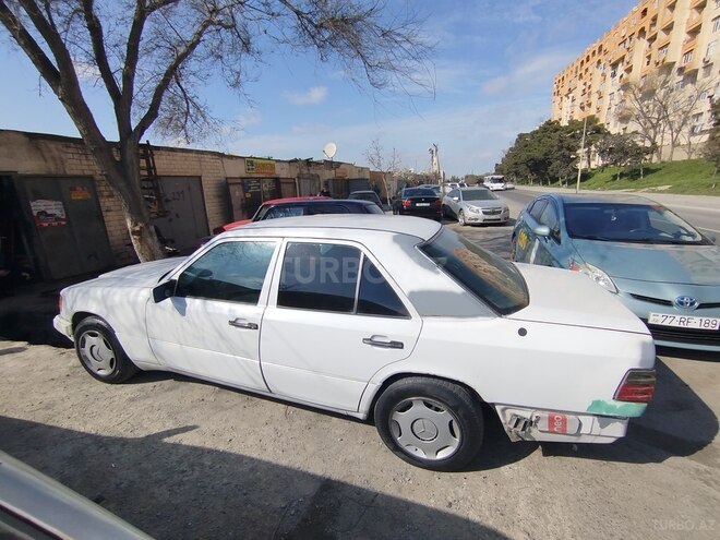 Mercedes E 200 d 1993, 300,000 km - 2.0 l - Bakı