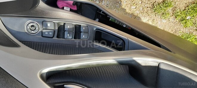 Hyundai Elantra 2011, 237,237 km - 2.0 l - Qax