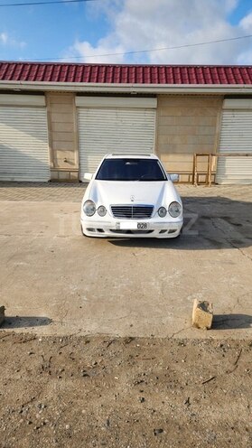 Mercedes E 220 d 2000, 135,200 km - 2.2 l - Biləsuvar