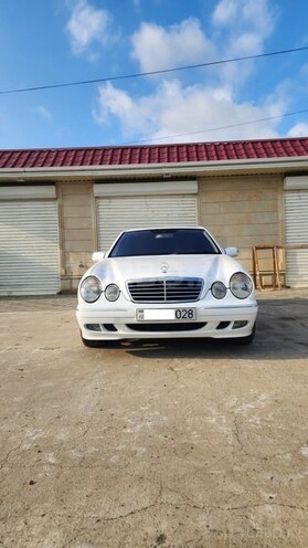 Mercedes E 220 d 2000, 135,200 km - 2.2 l - Biləsuvar