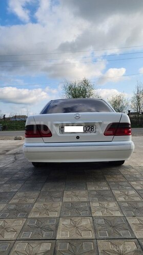 Mercedes E 220 d 2000, 135,200 km - 2.2 l - Biləsuvar